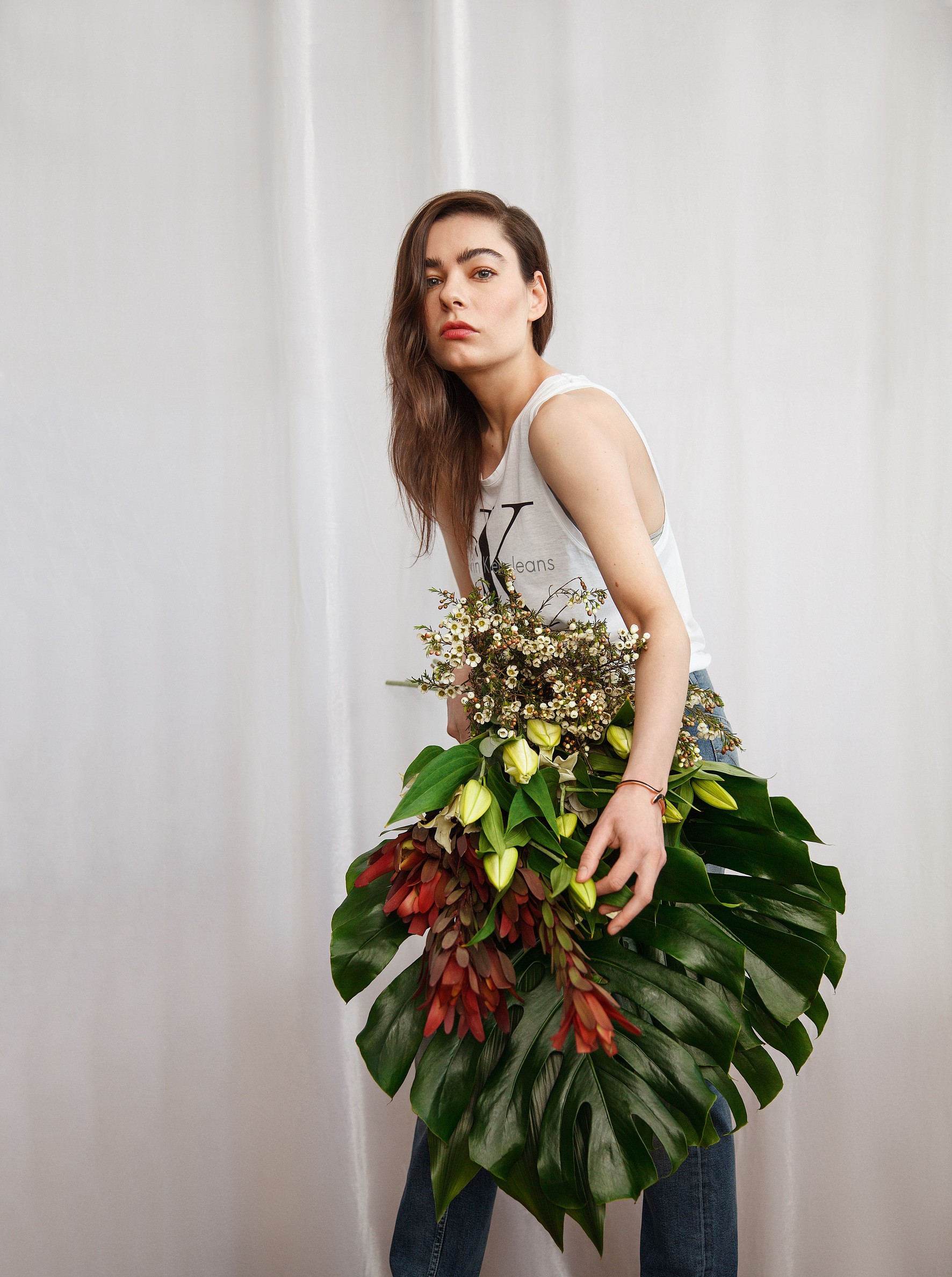 На Анастасии: Майка, джинсы CALVIN KLEIN JEANS браслет DAMIANI На Анастасии: Майка, джинсы CALVIN KLEIN JEANS браслет DAMIANI