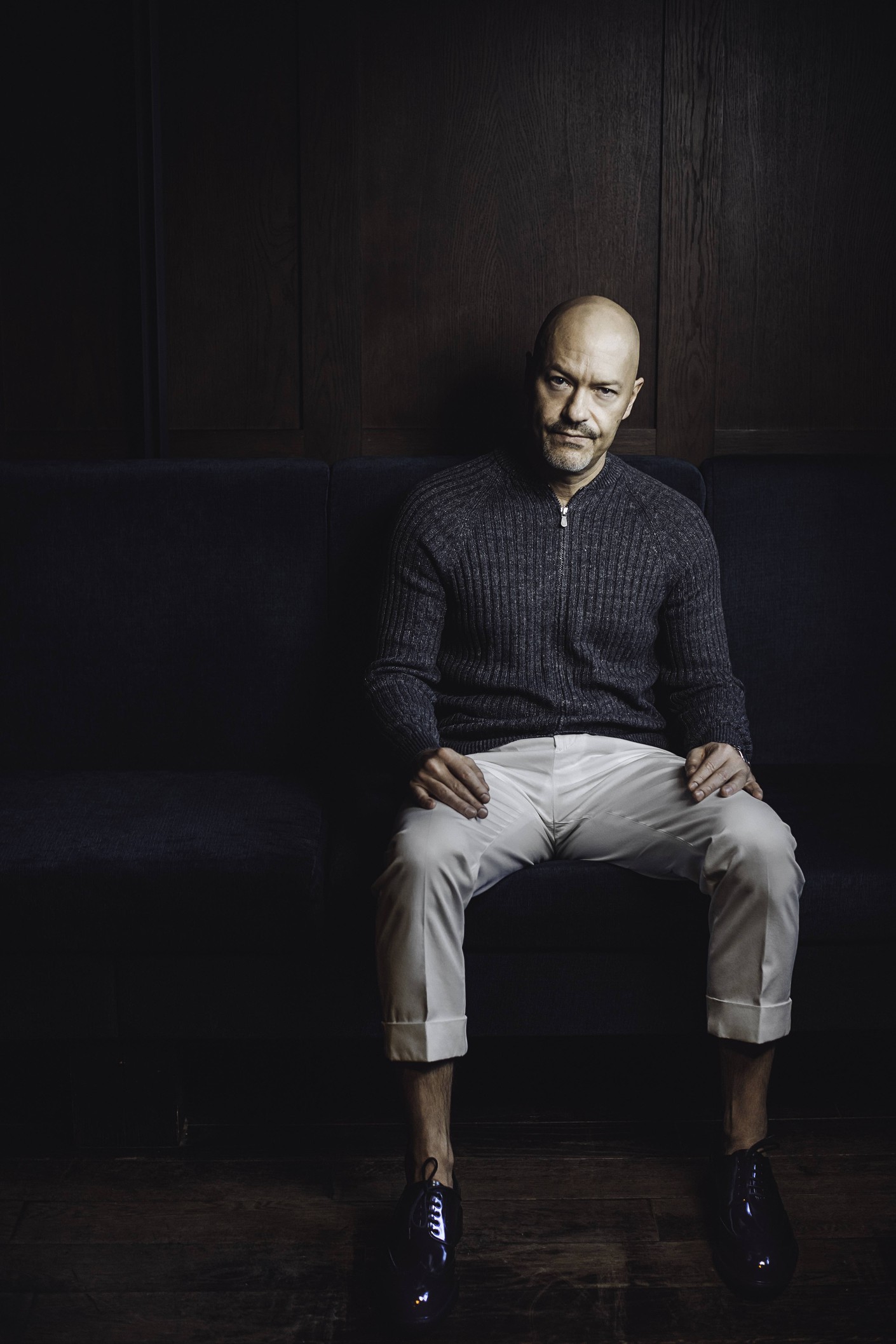 Кардиган, брюки Brunello Cucinelli, ботинки Prada Кардиган, брюки Brunello Cucinelli, ботинки Prada