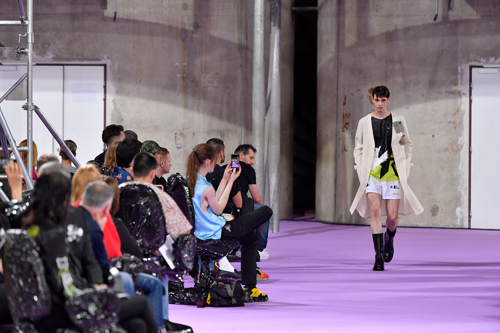 Показ Raf Simons весна-лето 2020 Показ Raf Simons