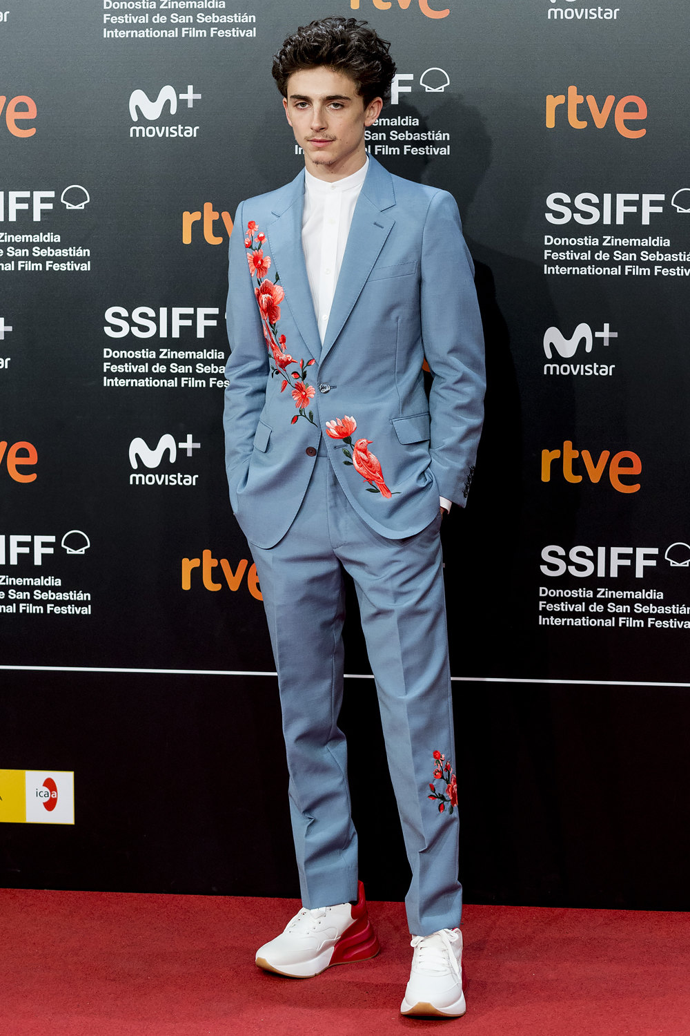 Тимати Шаламе в Alexander McQueen на премьере фильма «Красивый мальчик» на Кинофестивале в Сан-Себастьяне Тимати Шаламе в Alexander McQueen на премьере фильма «Красивый мальчик» на Кинофестивале в Сан-Себастьяне