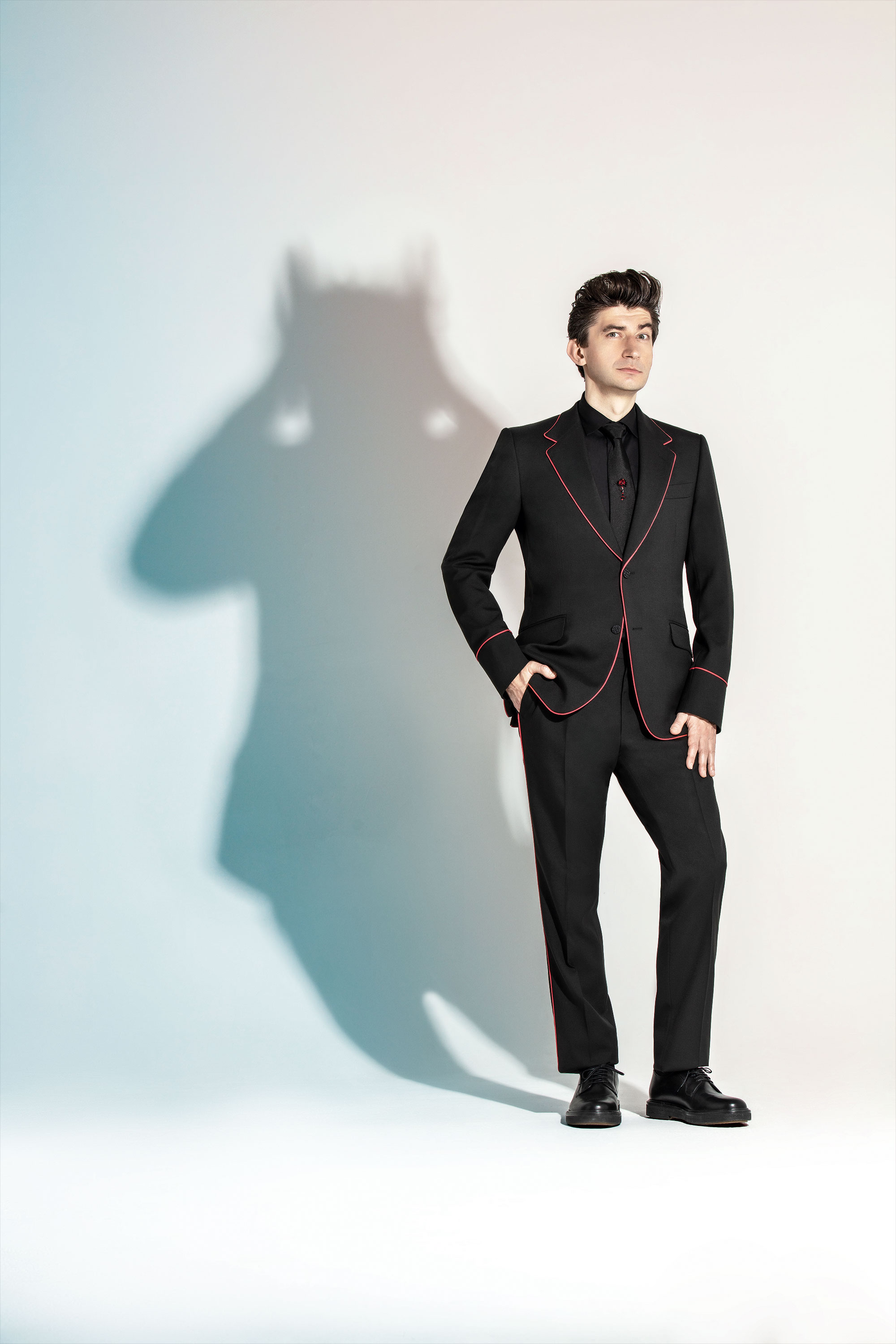 Костюм Gucci;
рубашка Massimo Dutti;
галстук Prada;
дерби Geox Костюм Gucci; рубашка Massimo Dutti;галстук Prada; дерби Geox