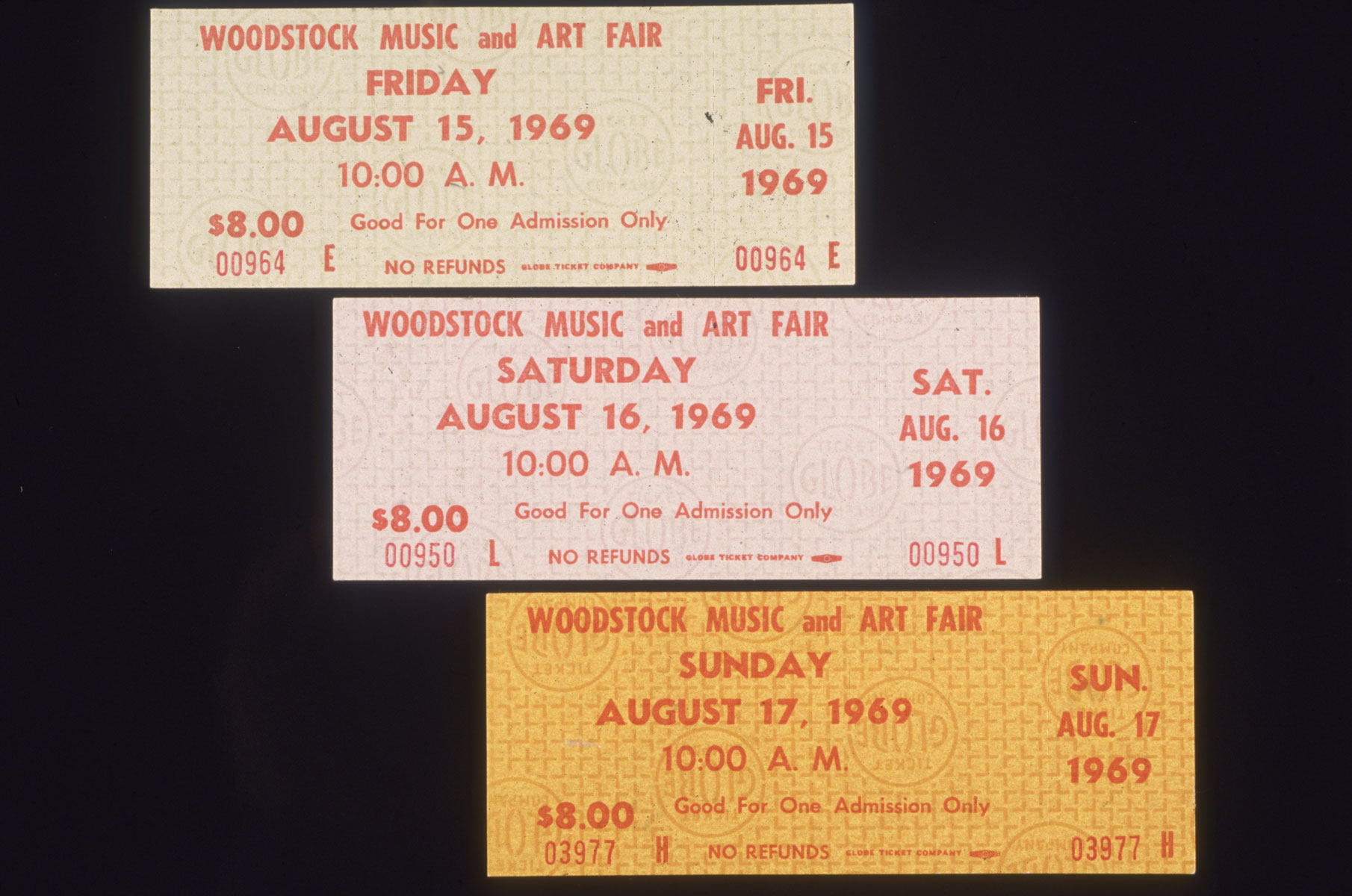 Однодневные билеты на August 1969: Closeup still life of three single-day admission tickets for the Woodstock Music and Arts Fair in Bethel, New York.