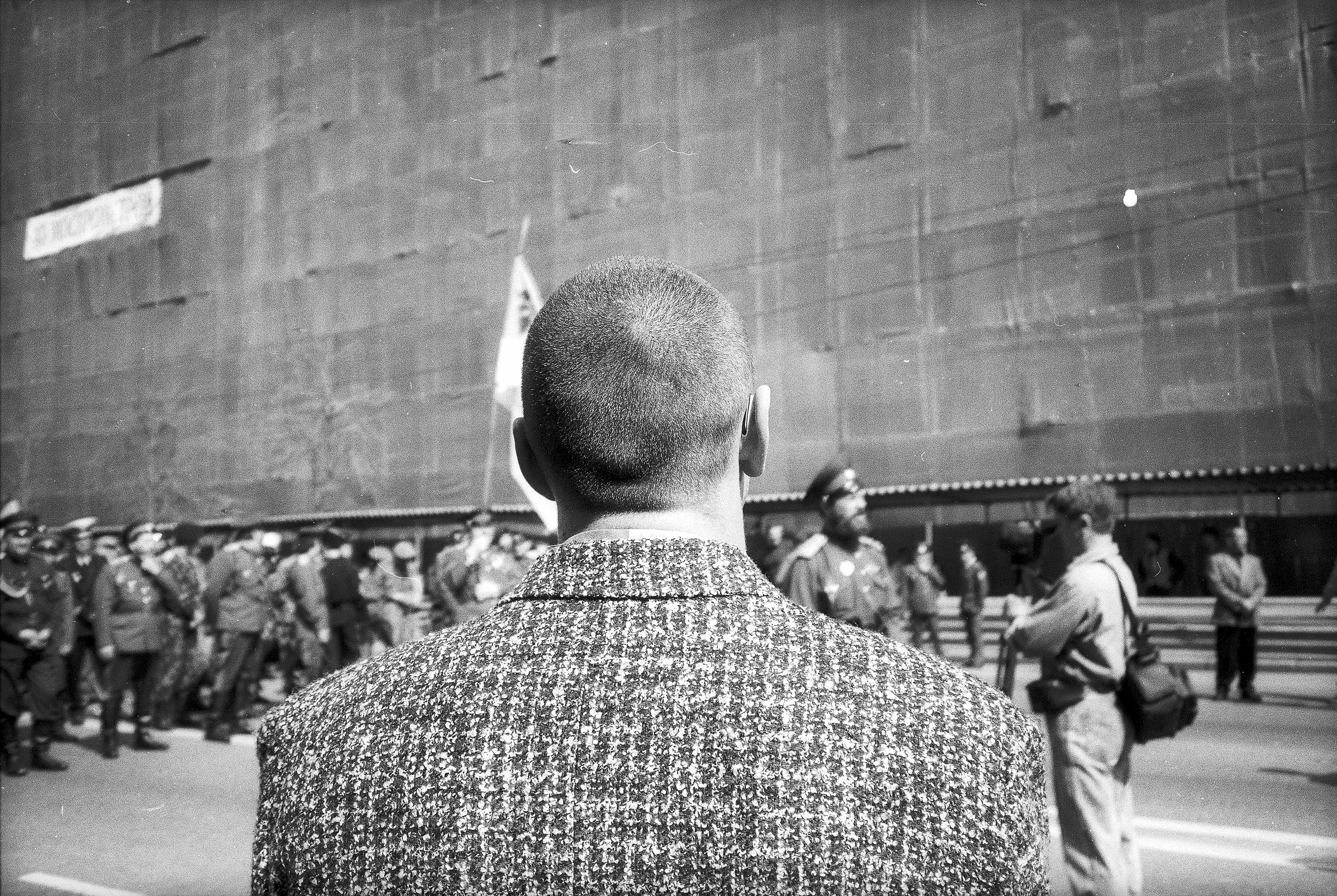 Игорь Мухин. Москва, 1996. Авторизованный серебряно-желатиновый отпечаток. Игорь Мухин. Москва, 1996. Авторизованный серебряно-желатиновый отпечаток.