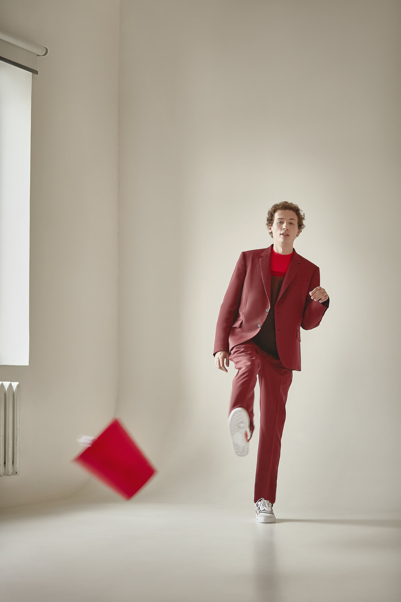 Пиджак Paul Smith
Джемпер COS
Брюки Paul Smith
Кеды adidas Originals Пиджак Paul Smith Джемпер COSБрюки Paul SmithКеды adidas Originals