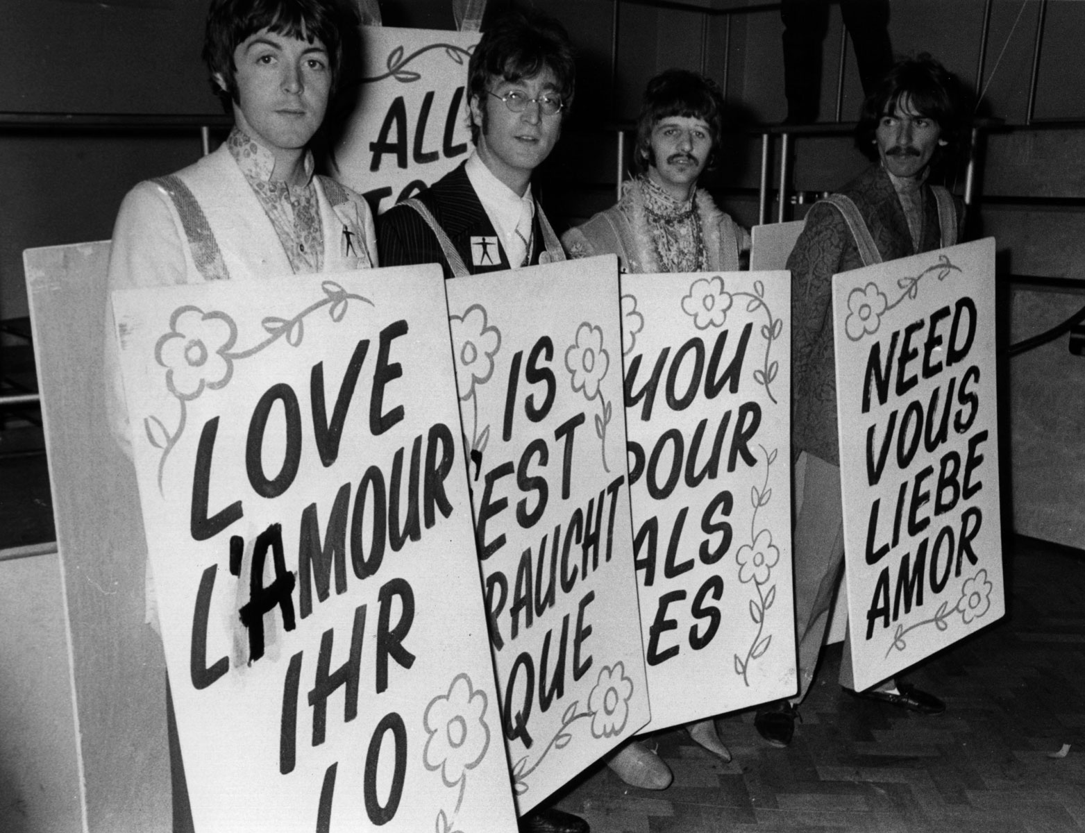 The Beatles на репетиции в Abbey Road 24 июня 1967 года. На следующий день им предстоит выступить в программе 24th June 1967: The Beatles, from left to right Paul McCartney, John Lennon (1940 - 1980), Ringo Starr and George Harrison (1943 - 2001), rehearse for 'Our World' the BBC's contribution to a two-hour live global television broadcast, carried on four communications satellites, beaming to a record audience of 700 million viewers. (Photo by Central Press/Getty Images)