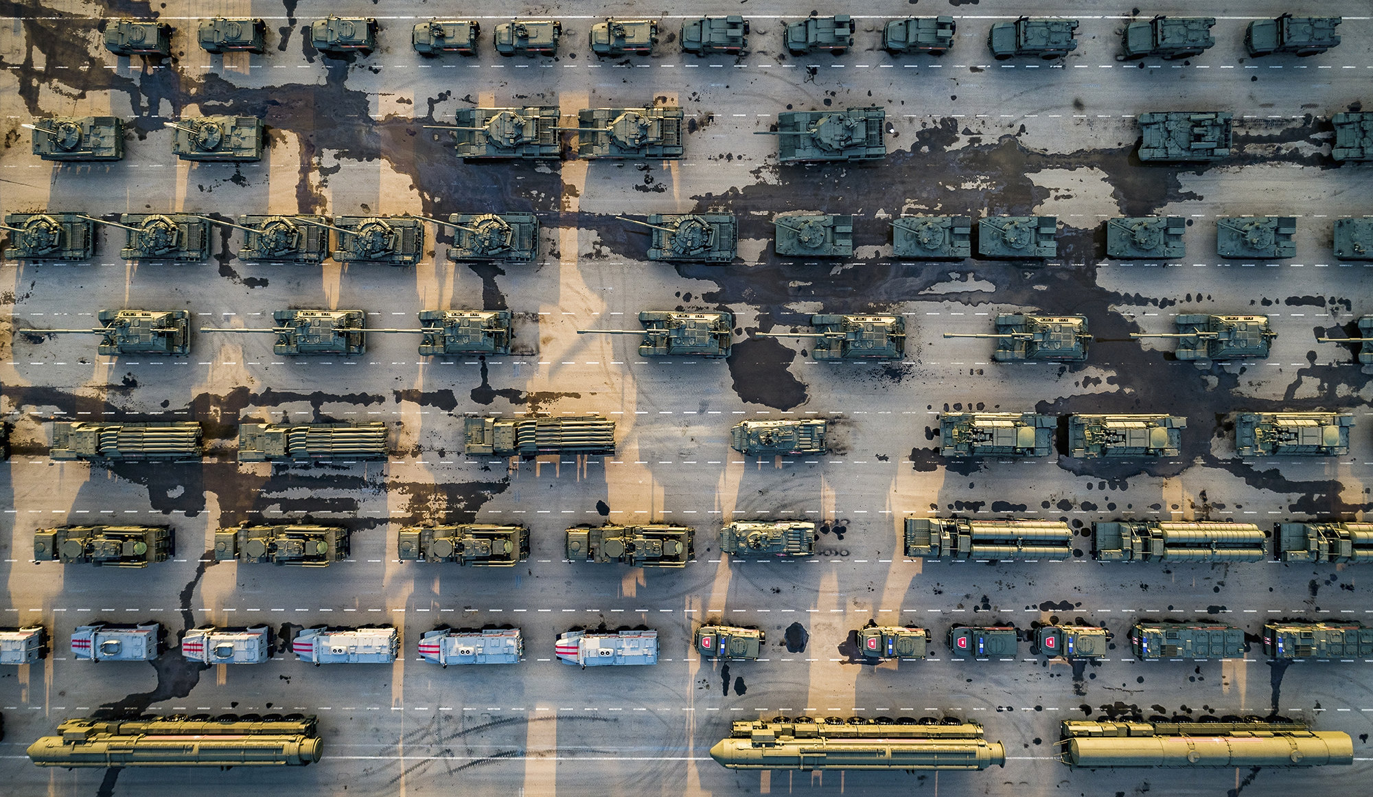 Припаркованная военная техника, которую использовали во время парада в День Победы, посвященный 74-й годовщине победы во Второй мировой войне в Москве. 6 мая 2019 года. Припаркованная военная техника, которую использовали во время парада в День Победы, посвященный 74-й годовщине победы во Второй мировой войне в Москве. 6 мая 2019 года.