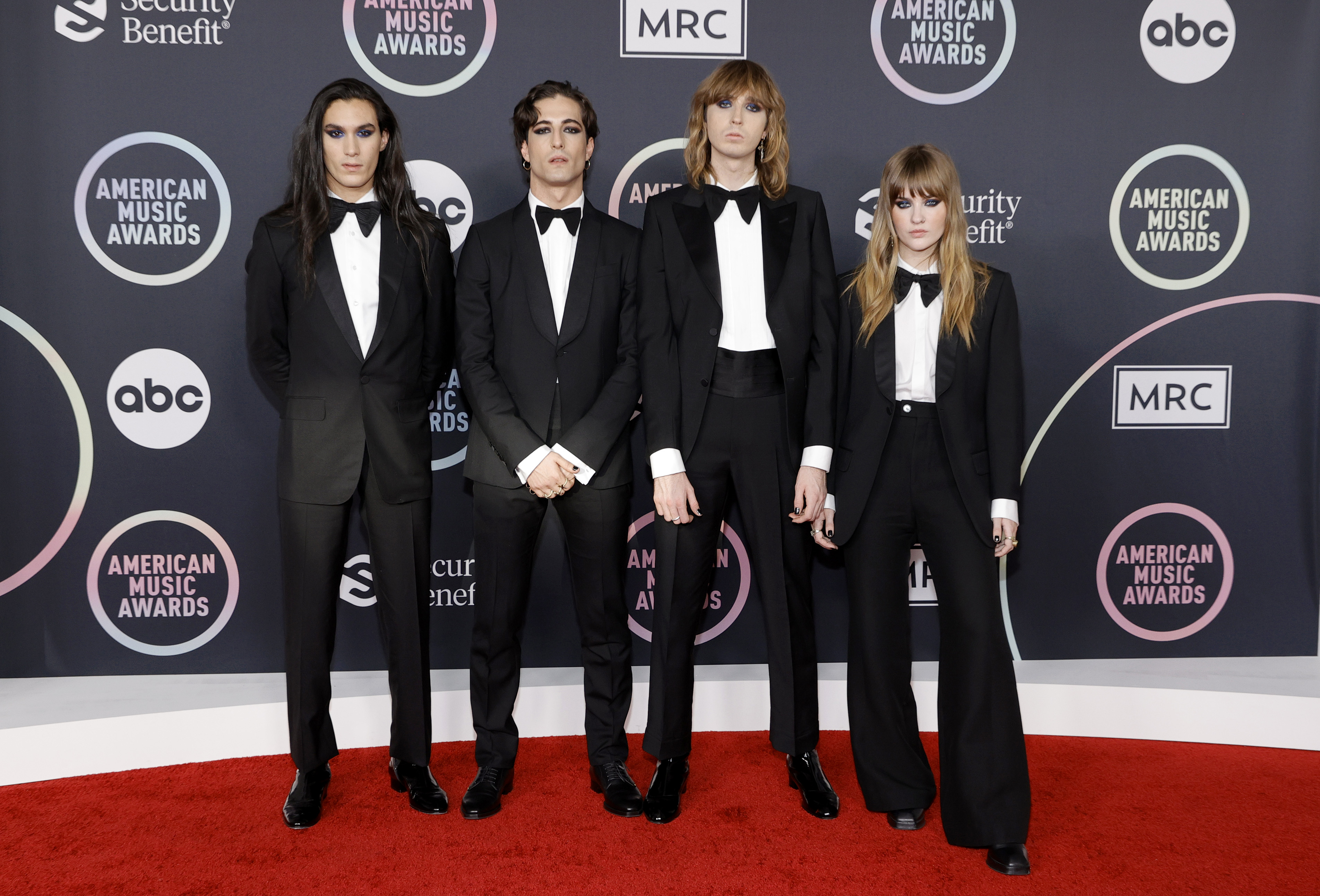 Måneskin LOS ANGELES, CALIFORNIA - NOVEMBER 21: (L-R) Ethan Torchio, Damiano David, Thomas Raggi, and Victoria De Angelis of the band Måneskin attend the 2021 American Music Awards at Microsoft Theater on November 21, 2021 in Los Angeles, California. (Photo by Amy Sussman/Getty Images)