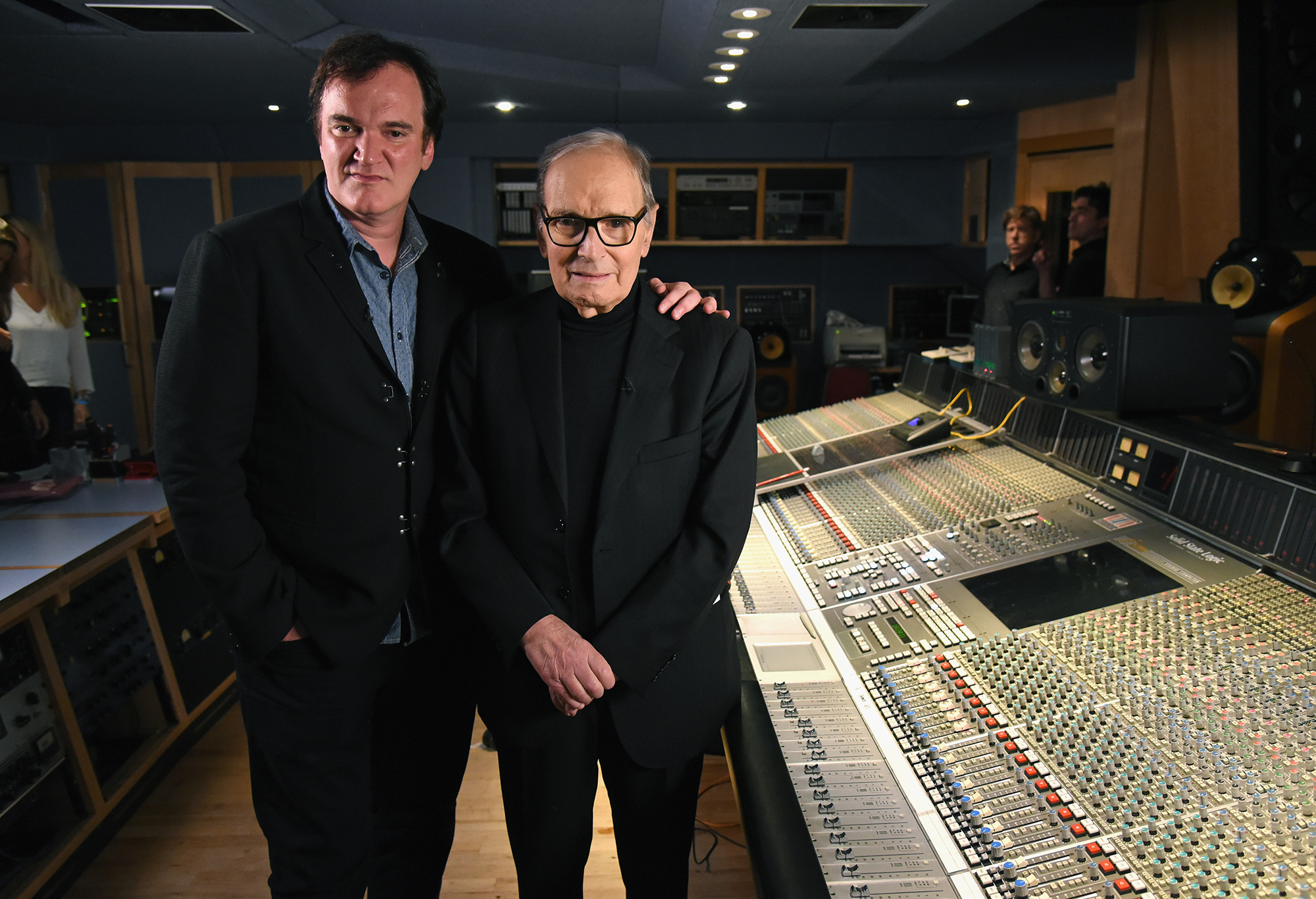 Тарантино и Морриконе в студии Abbey Road во время записи саундтрека к LONDON, ENGLAND - DECEMBER 09: Quentin Tarantino and Ennio Morricone pictured inside the control room at Abbey Road Studios ahead of the Live to Lathe Limited Edition Recording of the H8ful Eight Soundtrack on December 9, 2015 in London, England. КРЕДИТ Kevin Mazur/Getty Images for Universal Musi