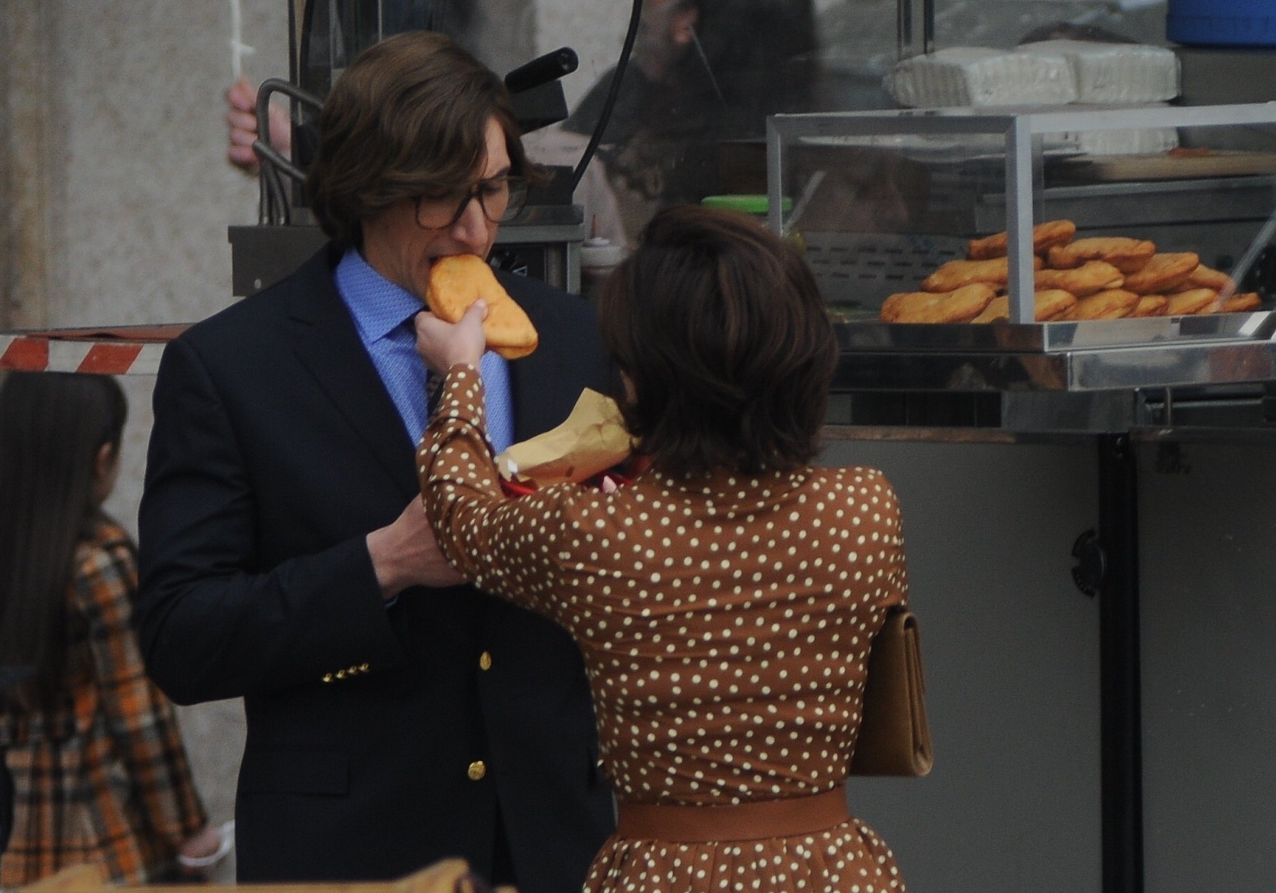 Адам Драйвер и Леди Гага на съемках в Милане. Milan, ITA - Lady Gaga And Adam Driver On Set In Piazza Duomo. Pictured: Lady Gaga, Adam Driver КРЕДИТ BACKGRID USA/Legion Media