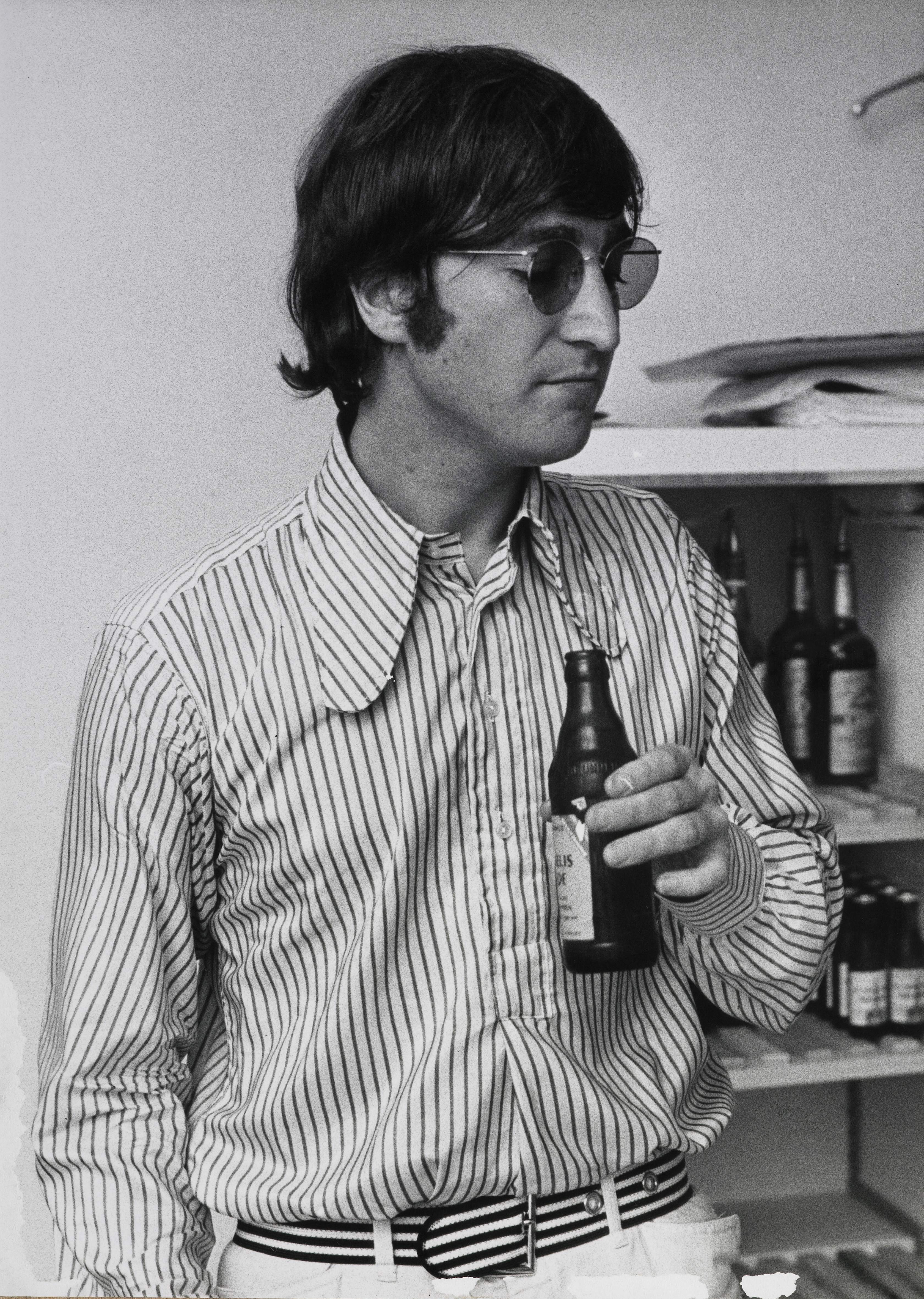 Во время выступлений в Германии, 1962 GERMANY - JUNE 01: Photo of John LENNON and BEATLES; John Lennon, posed, holding beer, on final German tour КРЕДИТ