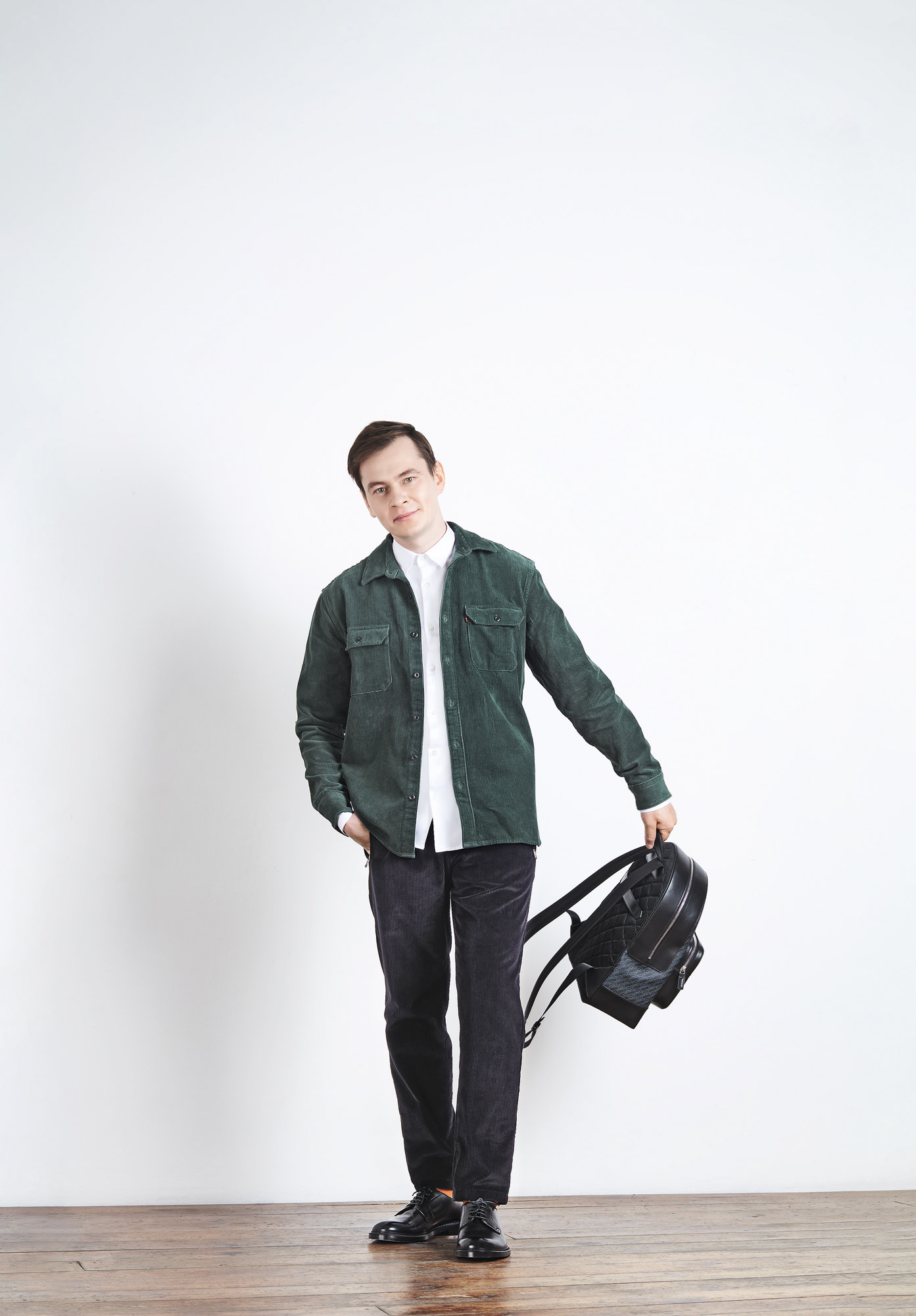 Рубашка Levi’s
Рубашка Emporio Armani
Брюки Dolce & Gabbana
Рюкзак Montblanc
Носки Falke
Дерби Boggi Milano Рубашка Levi’s Рубашка Emporio ArmaniБрюки Dolce & GabbanaРюкзак MontblancНоски FalkeДерби Boggi Milano