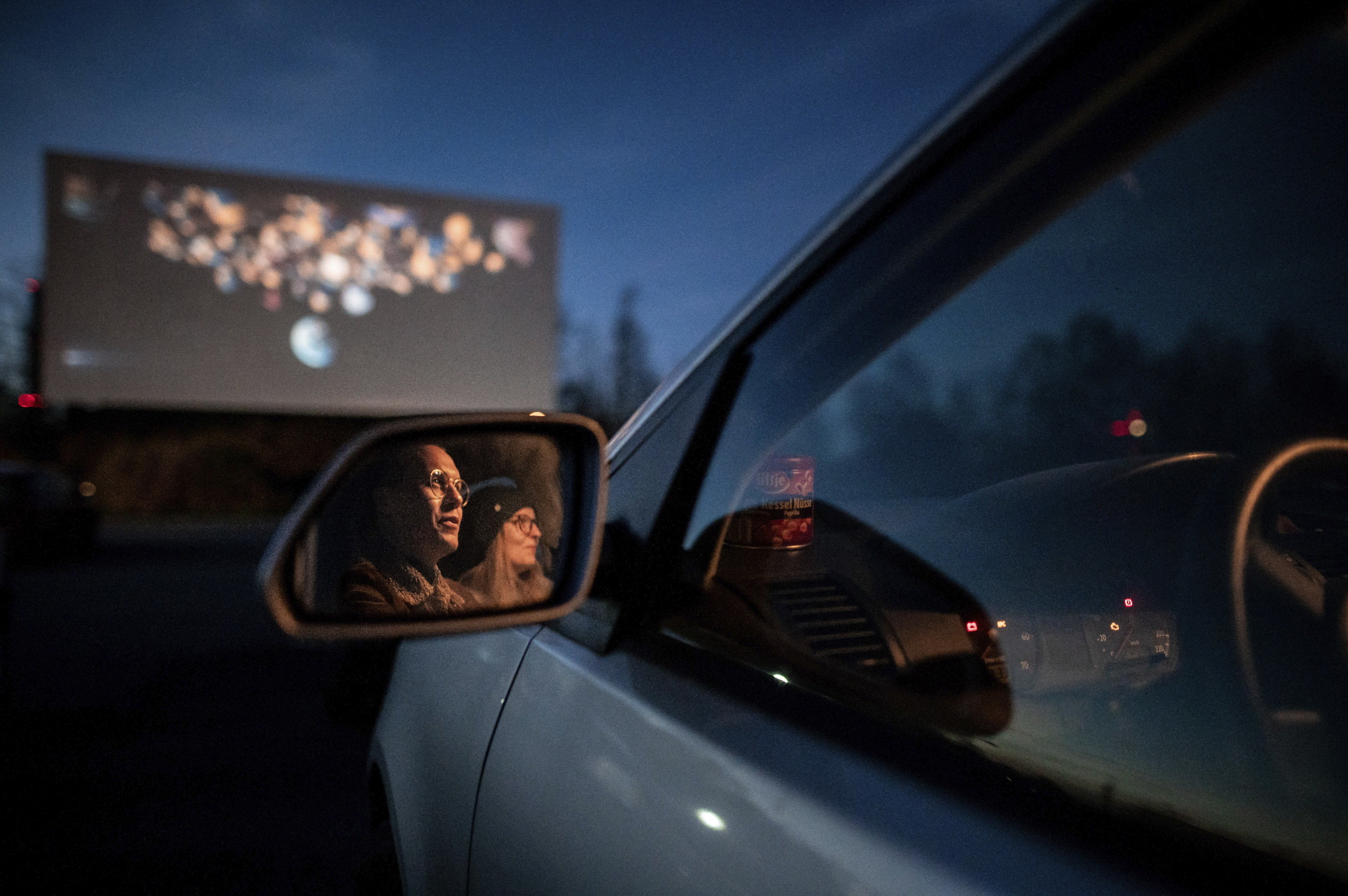 Посетители drive-in кинотеатра в Эссене, Германия Посетители drive-in кинотеатра в Эссене, Германия