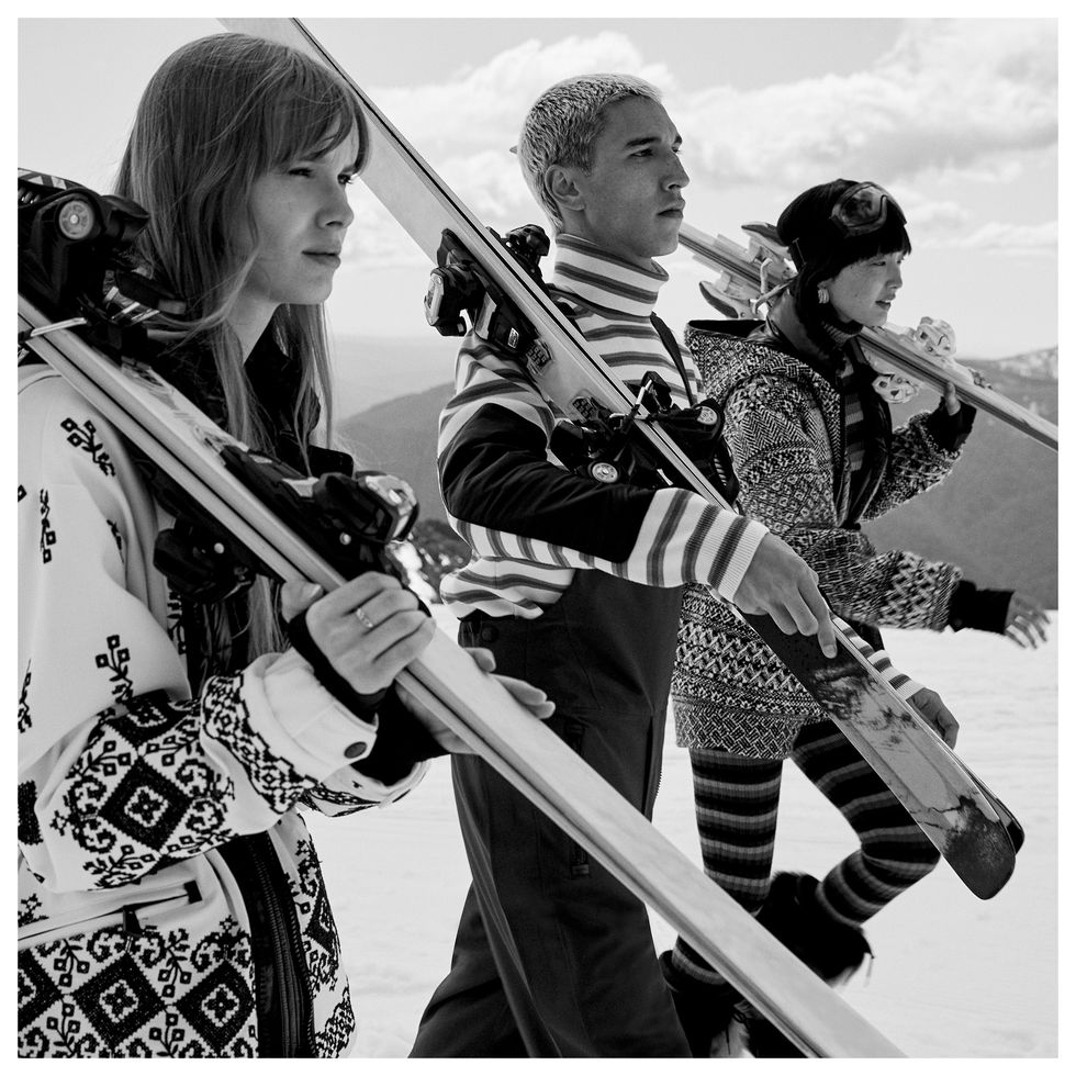 На мужчине: водолазка, комбинезон, все Moncler Grenoble На мужчине: водолазка, комбинезон, все Moncler Grenoble