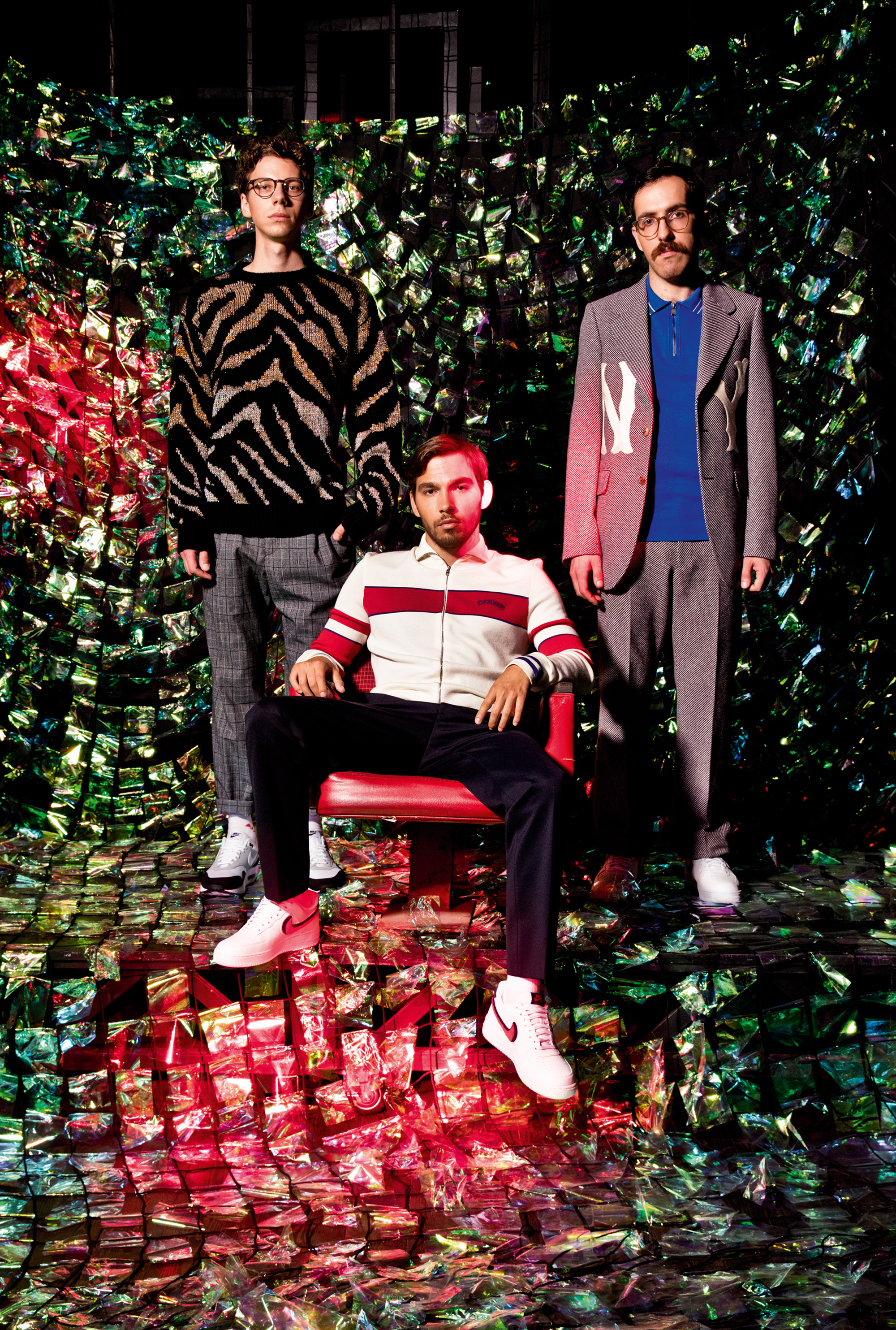На Грише:
свитер Dries Van Noten
брюки Strellson; кроссовки Nike На Петаре:
брюки Boss, кроссовки Nike На Кирилле:
поло Boss, костюм Gucci, кроссовки Nike На Грише:
свитер Dries Van Noten
брюки Strellson; кроссовки Nike На Петаре:
брюки Boss, кроссовки Nike На Кирилле:
поло Boss, костюм Gucci, кроссовки Nike