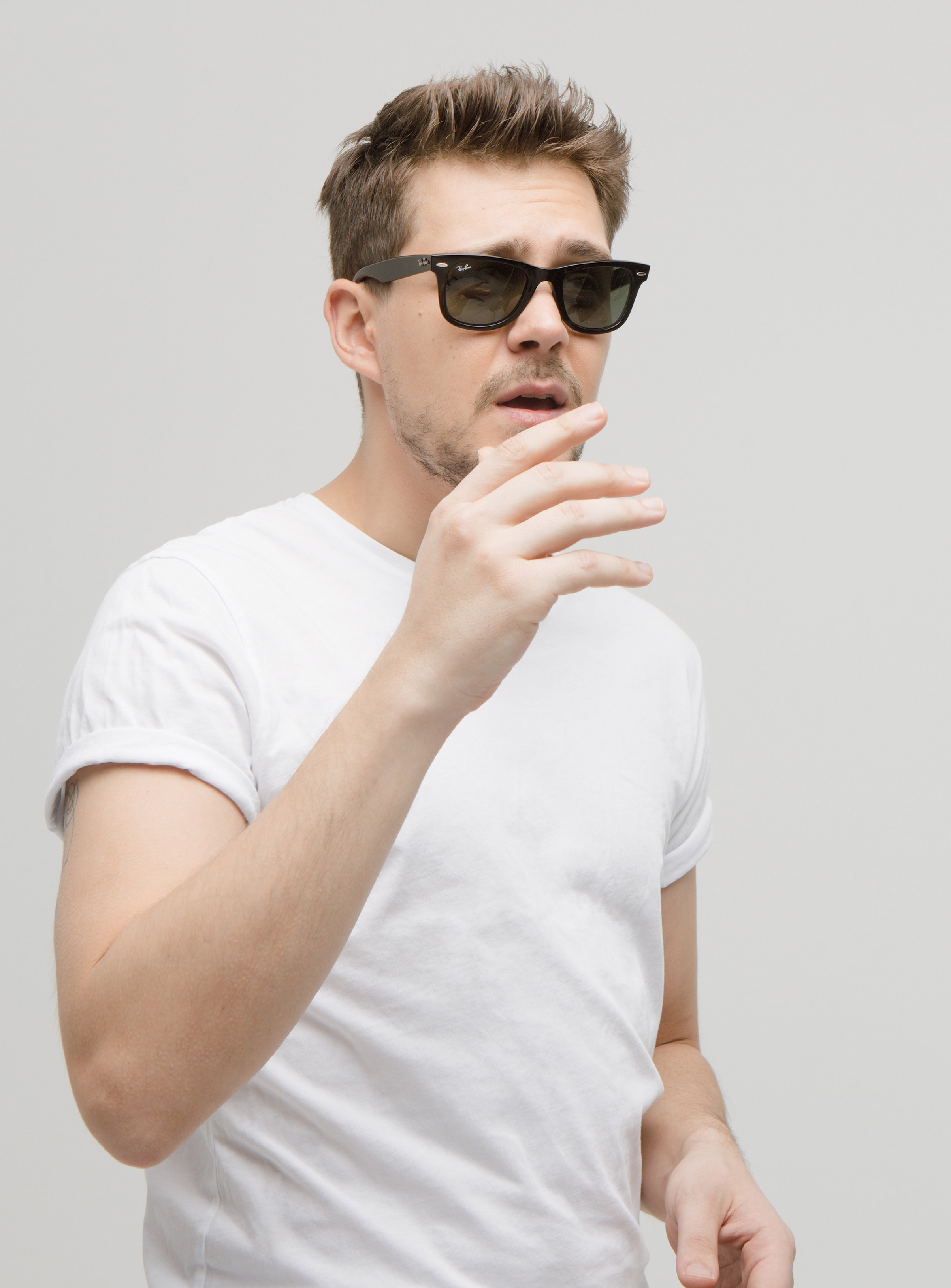 футболка Oh, my, очки Ray-Ban футболка Oh, my, очки Ray-Ban