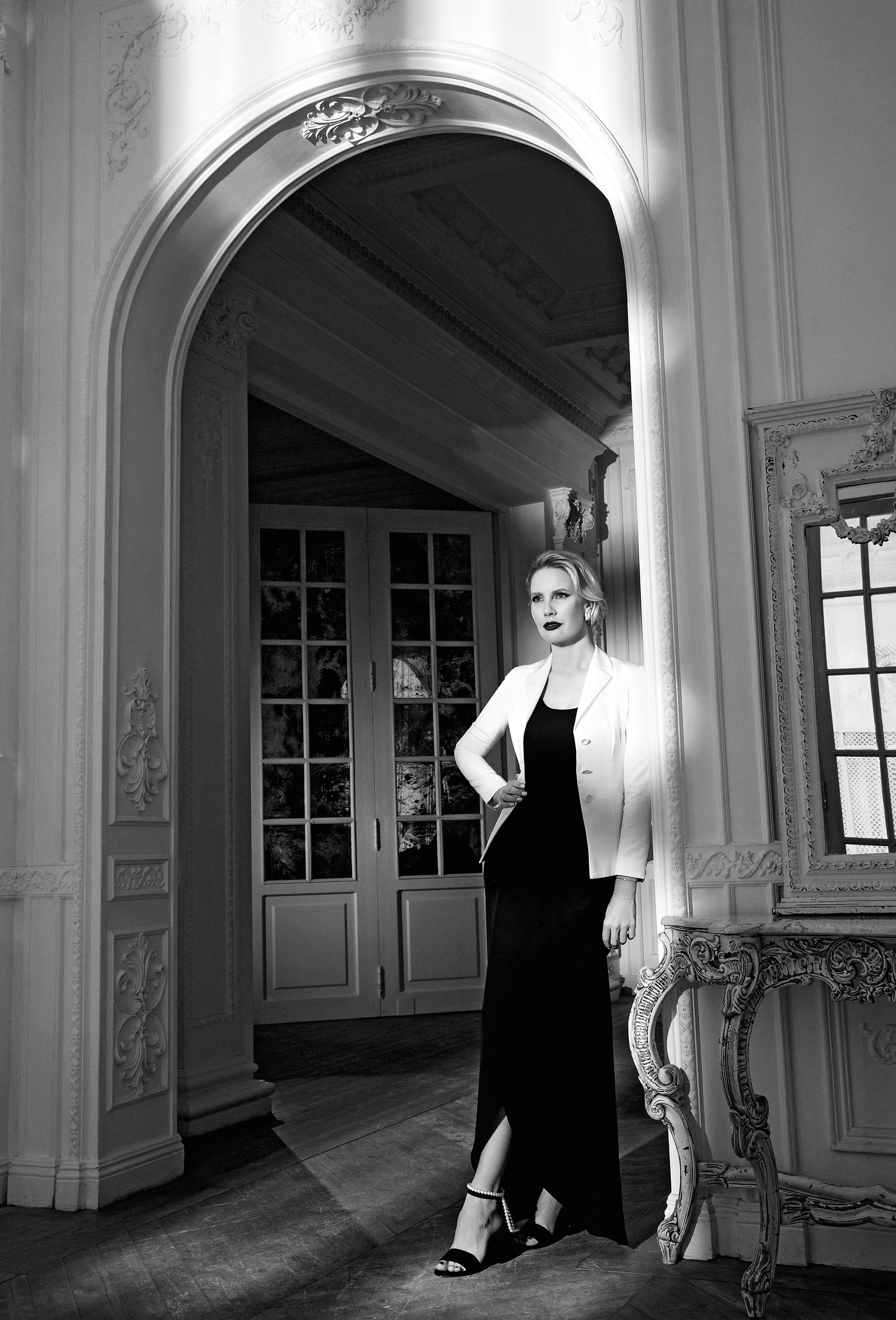 платье Emporio Armani жакет Dior, серьги Belle Epoque Damiani, туфли MM6 Maison Margiela платье Emporio Armani жакет Dior, серьги Belle Epoque Damiani, туфли MM6 Maison Margiela