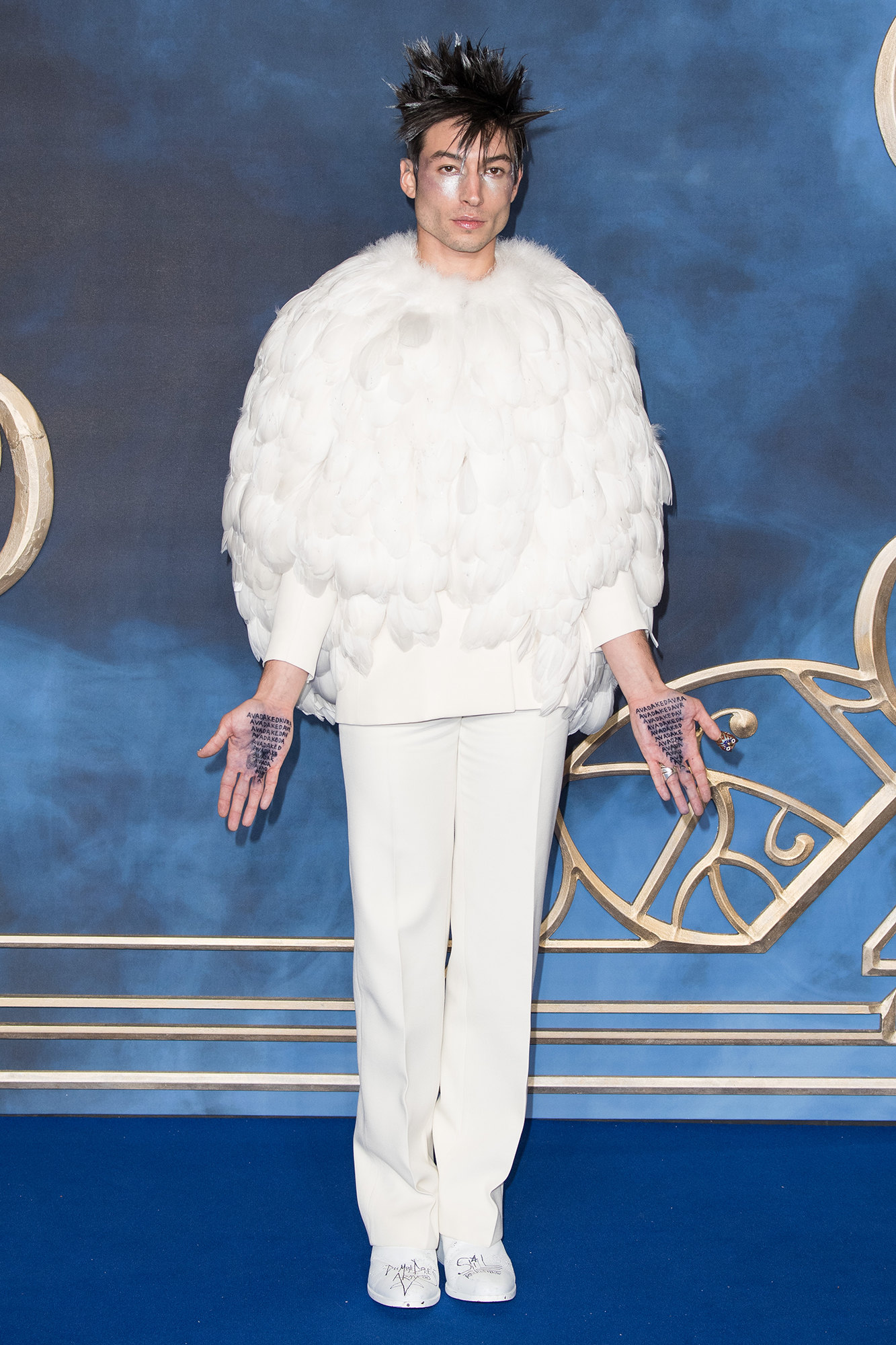 Эзра Миллер в Givenchy Couture Эзра Миллер в Givenchy Couture