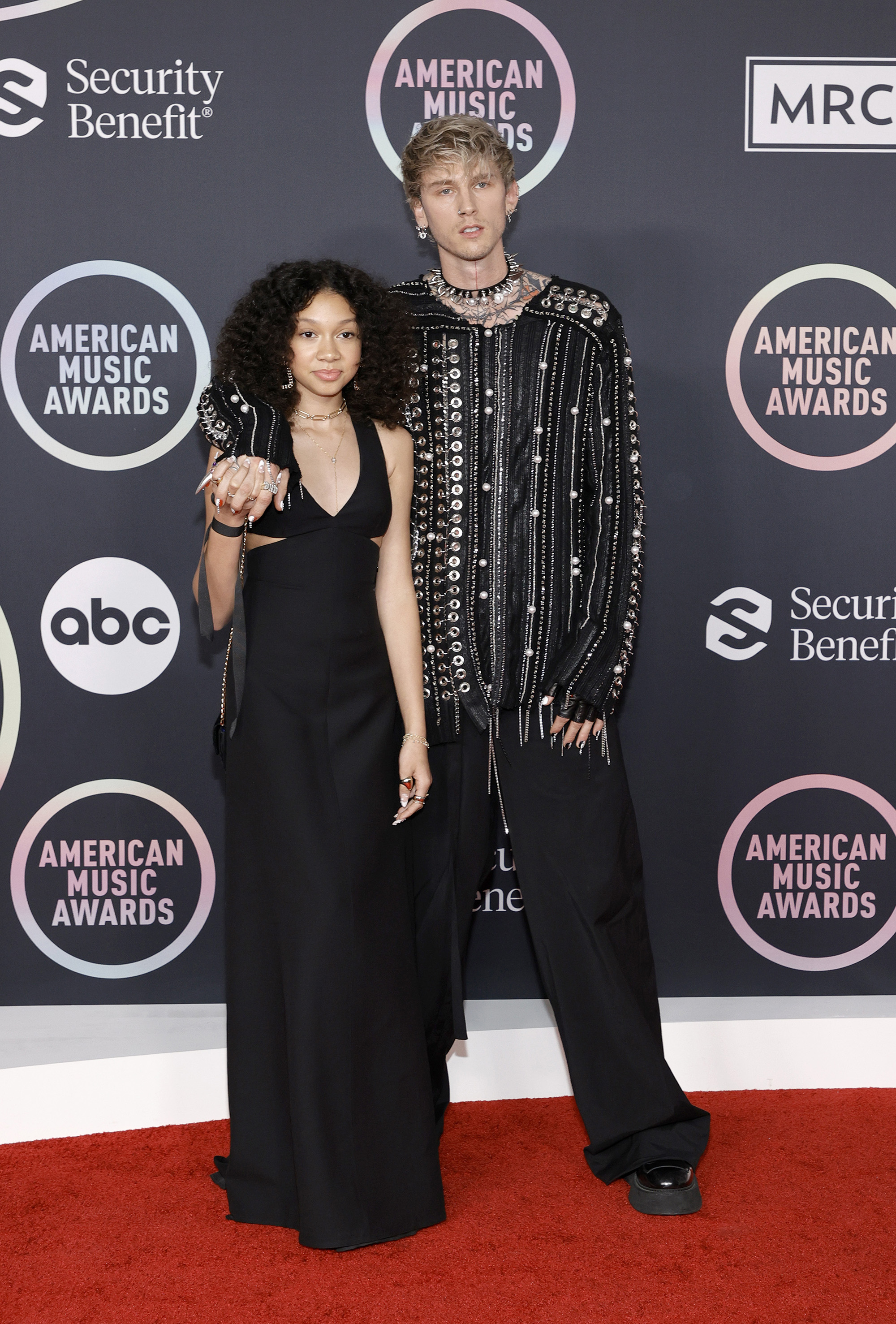 Кейси Колсон Бейкер и Machine Gun Kelly Casie Colson Baker and Machine Gun Kelly attend the 2021 American Music Awards at Microsoft Theater on November 21, 2021 in Los Angeles, California. (Photo by )
