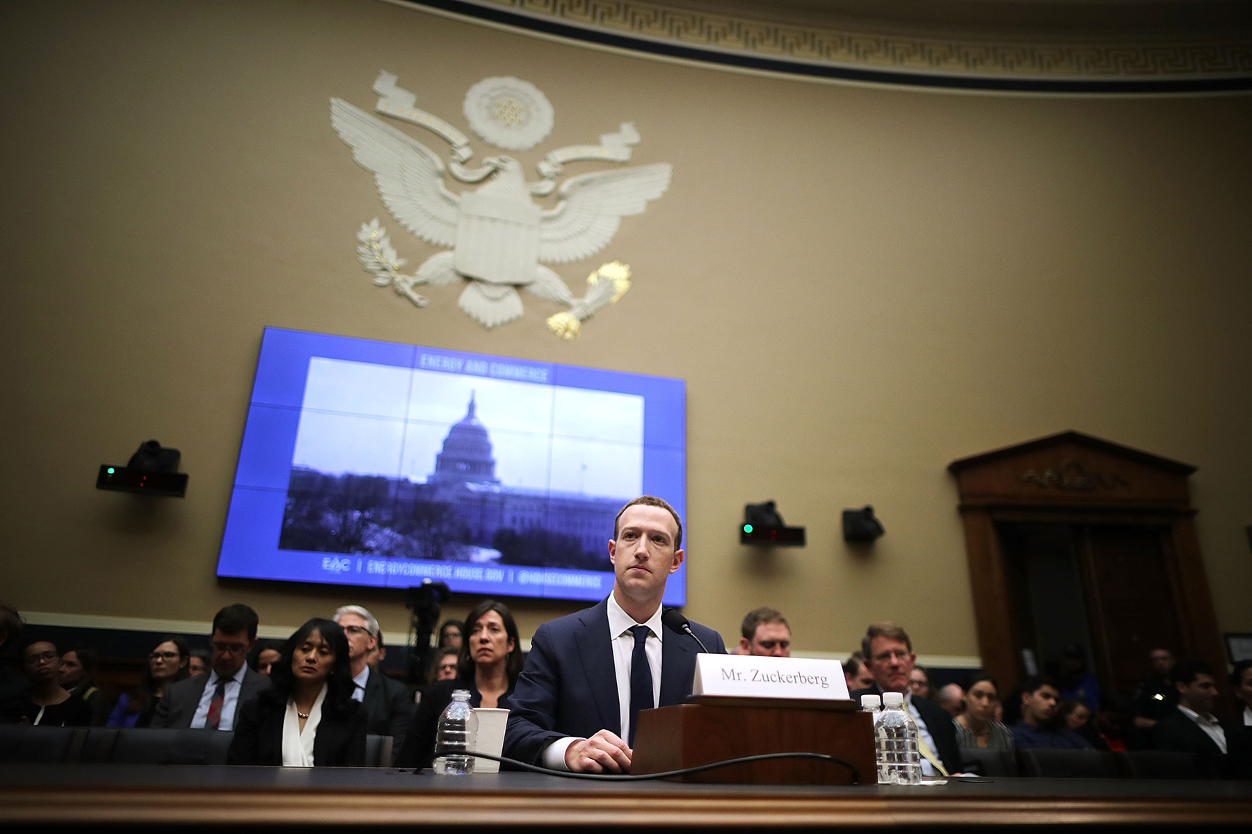 Основатель Facebook Марк Цукерберг дает показания в Сенате США в апреле 2018 года Основатель Facebook Марк Цукерберг дает показания в Сенате США в