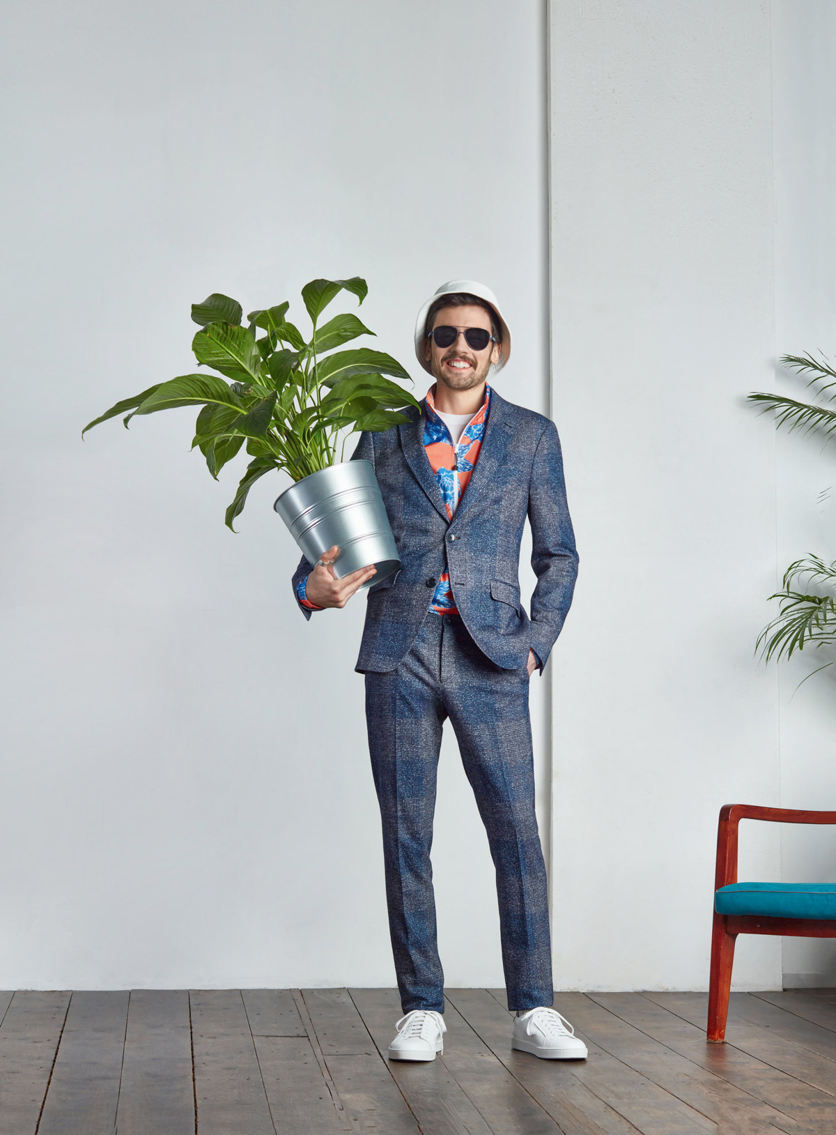 Панама
Cocoshnick Headdress
Солнцезащитные очки
Emporio Armani
Футболка Boggi Milano
Анорак Levi’s
Костюм Etro
Кеды Principe di Bologna ПанамаCocoshnick Headdress Солнцезащитные очкиEmporio ArmaniФутболка Boggi MilanoАнорак Levi’sКостюм EtroКеды Principe di Bologna