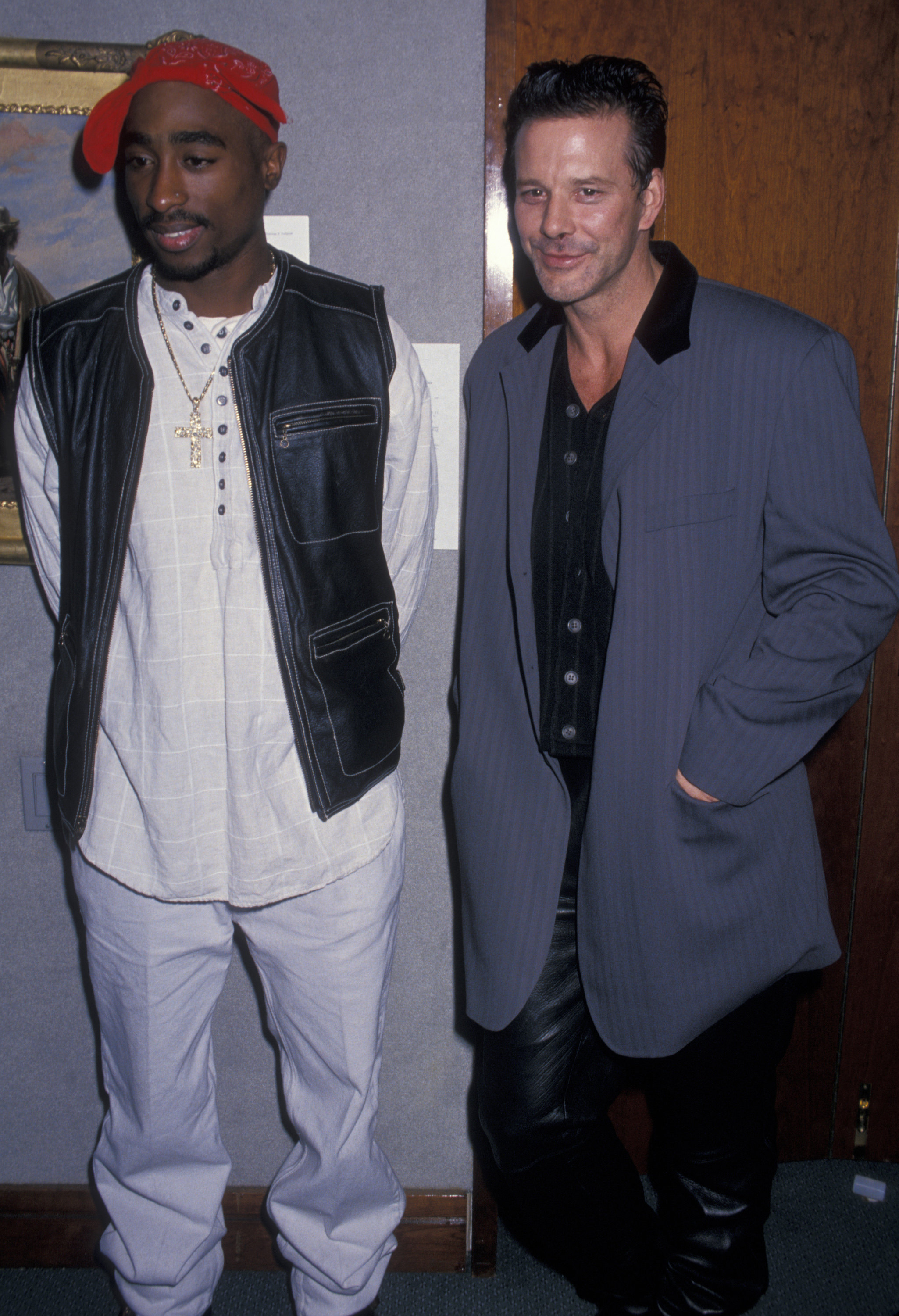 Тупак Шакур и Микки Рурк на благотворительном аукционе, 1994 Actor Mickey Rourke and rapper Tupac Shakur attending