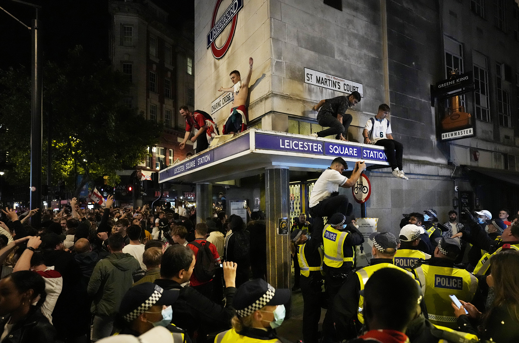 Английские болельщики забрались на крышу станции метро Leicester Square в порыве празднование победы сборной Англии над сборной Дании в полуфинале Чемпионата Европы по футболу 2020, Лондон, 7 июля. EN_01478898_7278_2JPGGettyImages-1328770989_2JPGAP21189004026242_2JPGEN_01487109_1019(1)_2JPG2021-07-29T140703Z_614553120_RC2EUO9DMHHH_RTRMADP_3_OLYMPICS-2020-EDITORS-CHOICE_2JPG(Mike Blake _ Reuters) b6cb797a002db79ac5750c281fcf3876JPG(Reuters) 9af755be-be0e-4766-aa3e-f94cada1fa1b_source-aspect-ratio_default_0_2JPG1114014224_0 0 2200 1239_1920x0_80_0_0_ef0bdbdd52e27a95929d3603918dc34d_2JPGALM2G88MN4_2JPGTASS_47231512_2JPGAdd filesссылка на файлыТекстКомментарии к материалуHide guidelinesNLNatasha Lenskaya30th July at 5:39 PMThe fronds of the manmade Palm Jumeirah archipelago stretch out across the Persian Gulf with The Royal Atlantis Resort & Residences looming in the background in Dubai, United Arab Emirates, Monday, July 19, 2021.Jon Gambrell / AP / East NewsNLNatasha Lenskaya30th July at 5:53 PMFireworks light up the Eiffel Tower as part of the annual Bastille Day celebrations on July 14, 2021 in Paris, France. The fireworks display was designed around the theme of ‘Freedom’ after more than a year of France living with the Covid-19 pandemic. On Monday French President Emmanuel Macron announced new restrictions to combat the rise of the Delta variant in France which has led to the reduction of some Bastille Day celebrations.Kiran Ridley / Getty ImagesNLNatasha Lenskaya30th July at 5:59 PMEngland fans react as they stand on the roof of Leicester Square underground station after England won the Euro 2020 soccer championship semifinal match between England and Denmark played at Wembley Stadium in London, Wednesday, July 7, 2021.