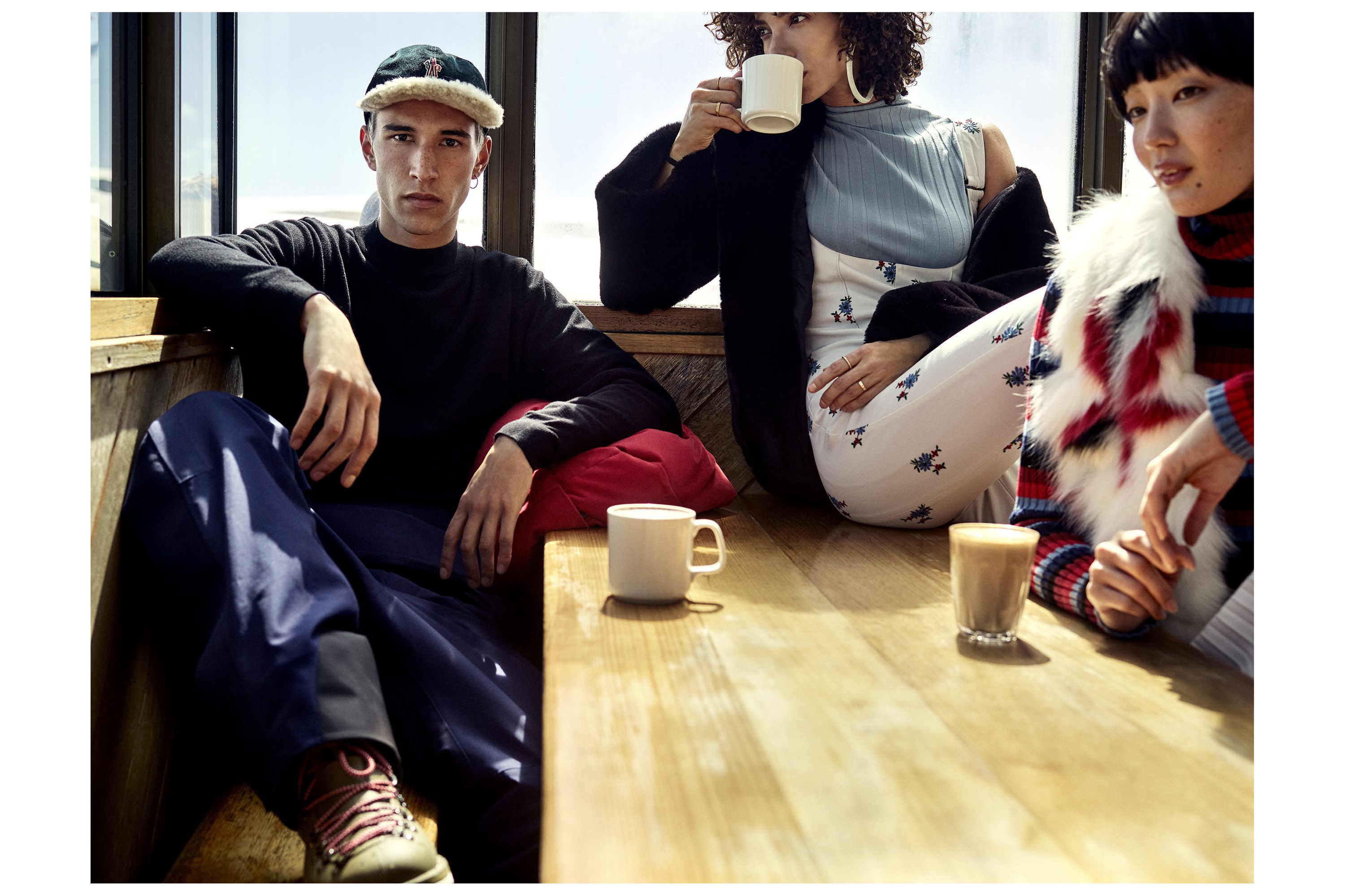 На мужчине: куртка Telluride, комбинезон, бейсболка, все Moncler Grenoble На мужчине: куртка Telluride, комбинезон, бейсболка, все Moncler Grenoble