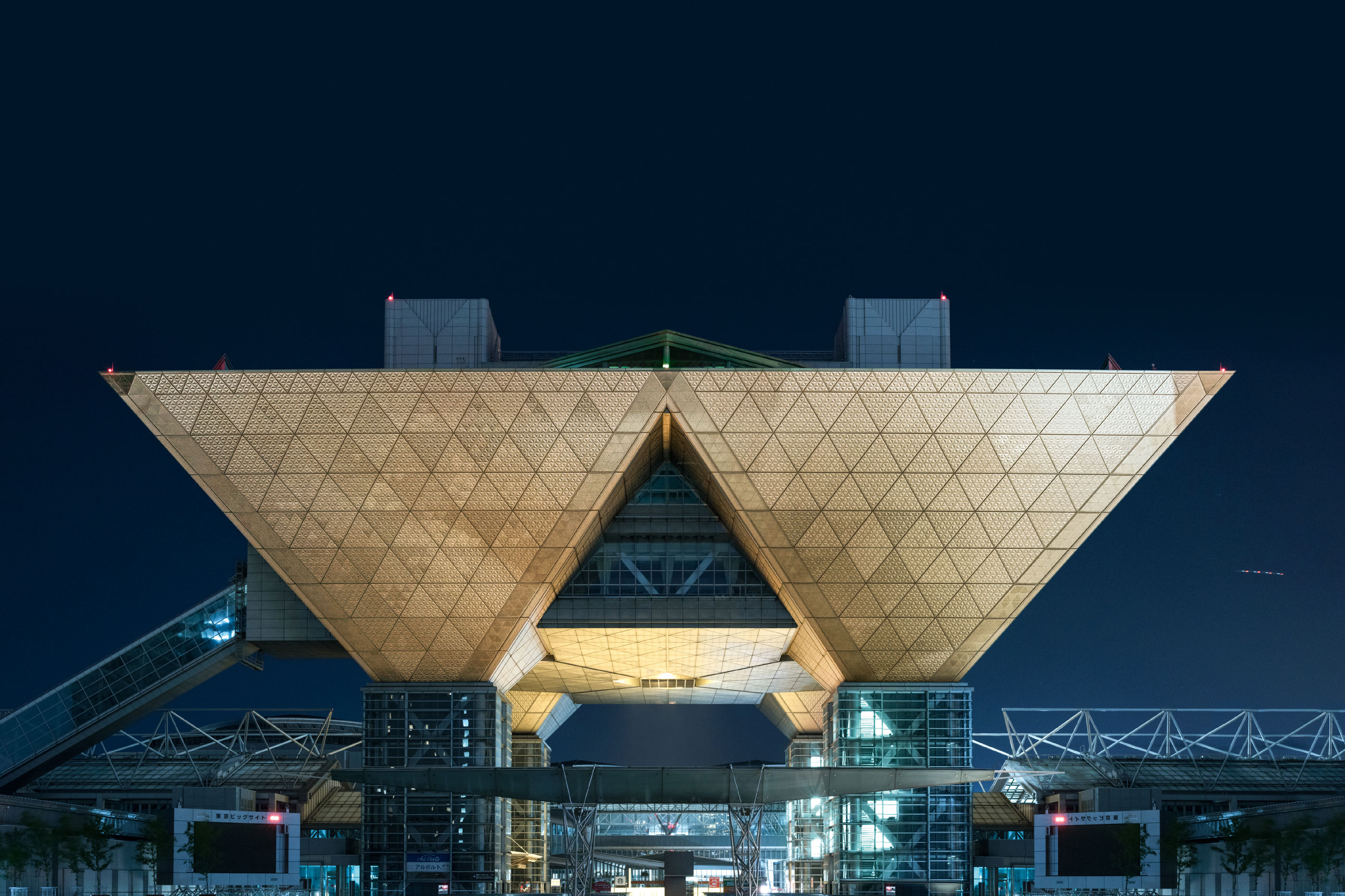 Выставочный центр Tokyo Big Sight Выставочный центр Tokyo Big Sight