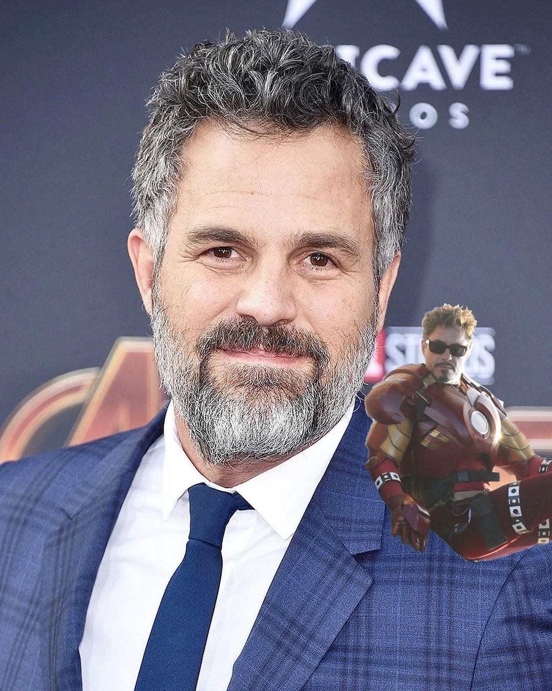 Stark on Mark: Тони Старк на плече у Марка Руффало Stark on Mark: Тони Старк на плече у Марка Руффало