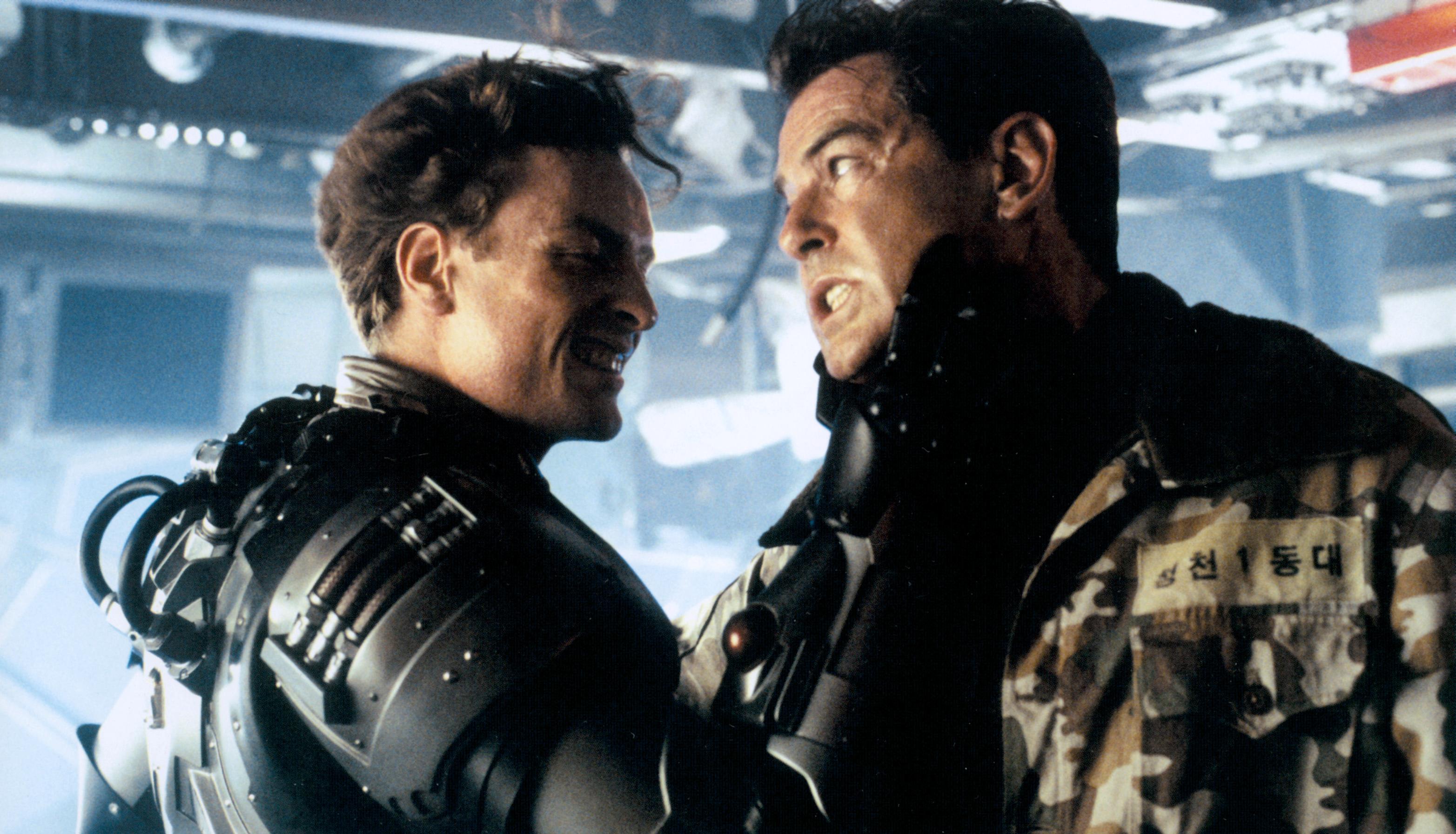 Густав Грейвз в Густав Грейвз Die Another Day 2002 Everett