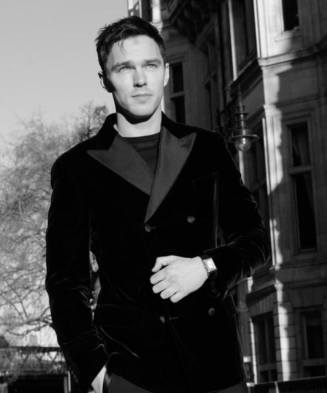 Николас Холт в Armani Николас Холт в Armani
