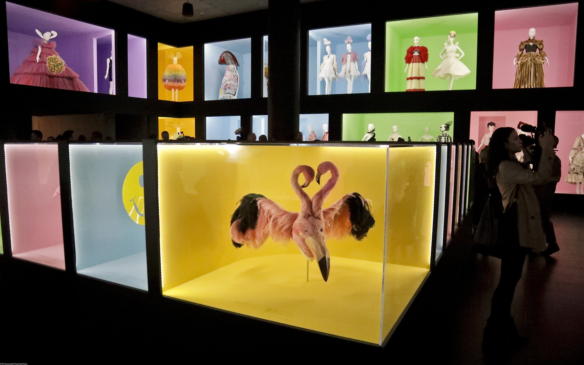 Экспонаты на выставке Camp: Notes on Fashion в Метрополитен-музее Экспонаты Gucci на выставке