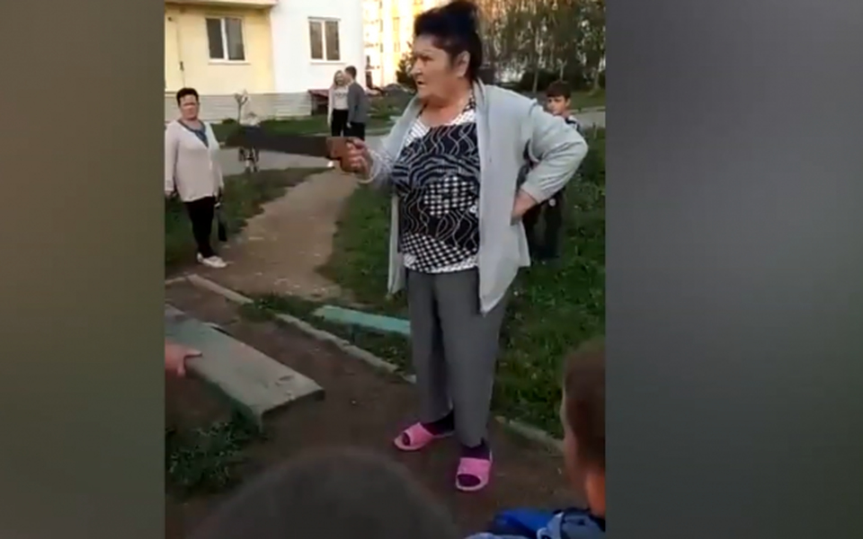 ÐиÑелÑниÑÑ Ñела в ÐеноблаÑÑи ÑаÑпилили каÑели на деÑÑкой плоÑадке. Ðм меÑал ÑÑм